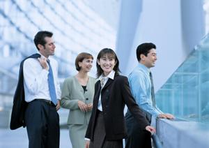 「おしゃれで機能的!UVカット&持ち運びラクラクな折りたたみ日傘の選び方ガイド」